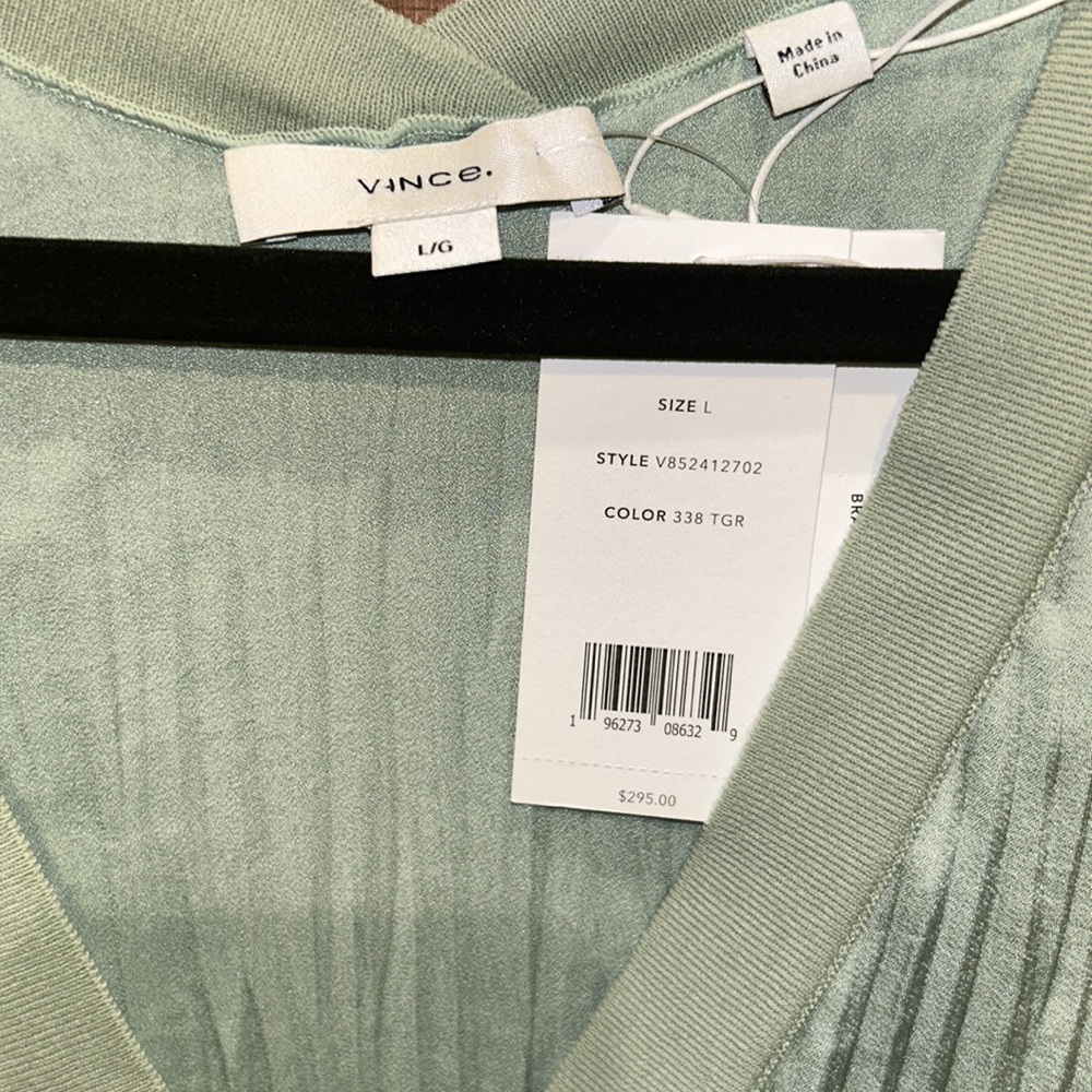 NWT $295 Vince Sleeveless Double V - neck blouse Top crushed Green large - Picture 9 of 12